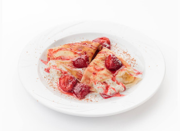 Блинчики с клубникой и бананом